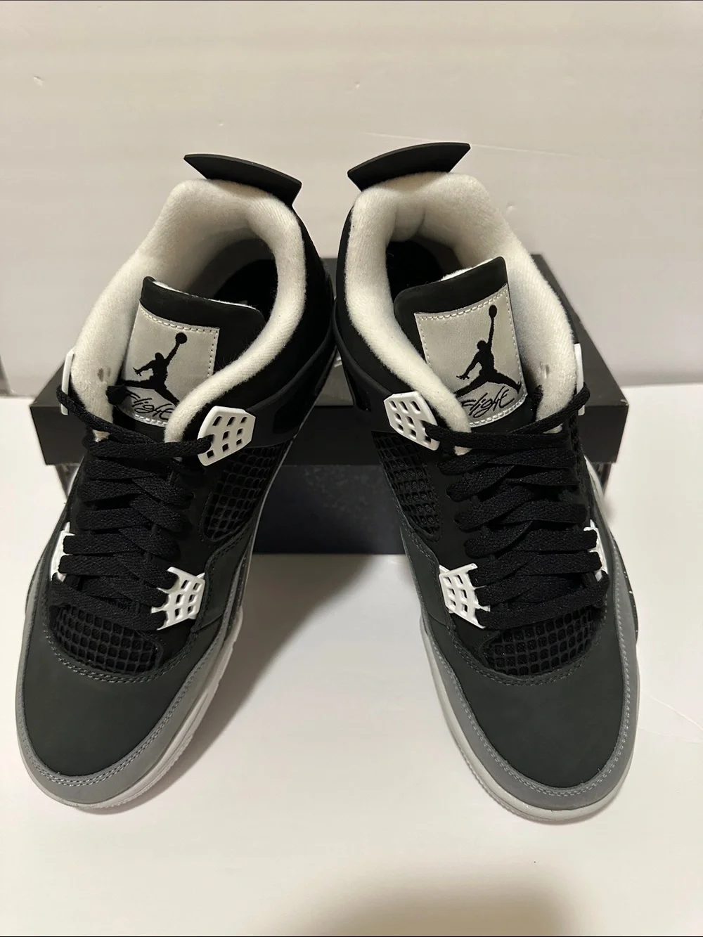 Jordan Retro 4 Men's Sneakers - Black & Gray